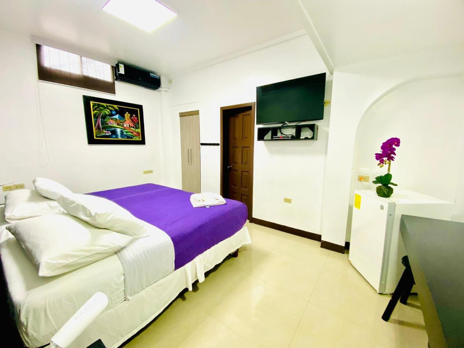 Hotel Los Algarrobos Пуэрто-Бакерисо-Морено Экстерьер фото