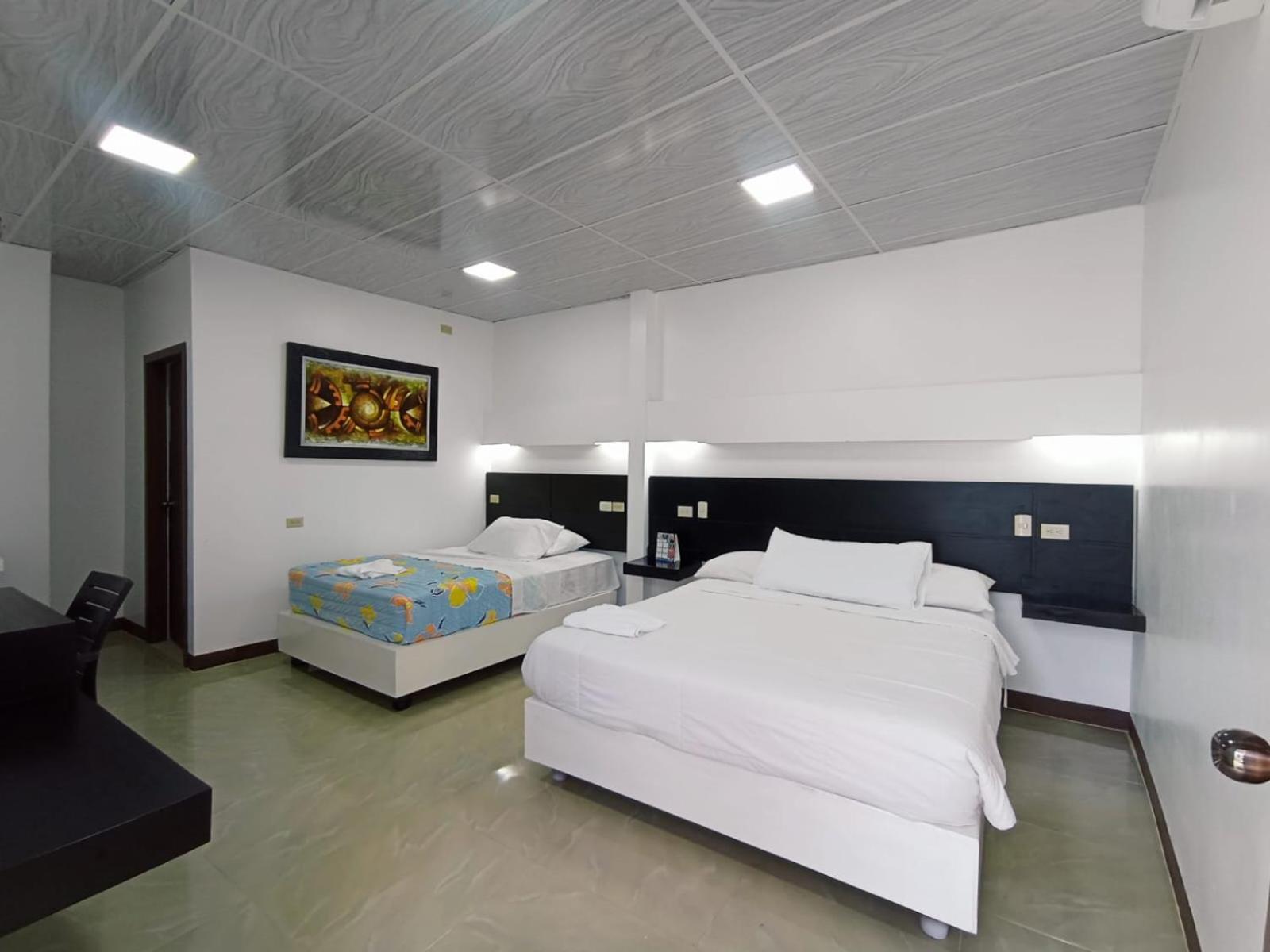 Hotel Los Algarrobos Пуэрто-Бакерисо-Морено Экстерьер фото