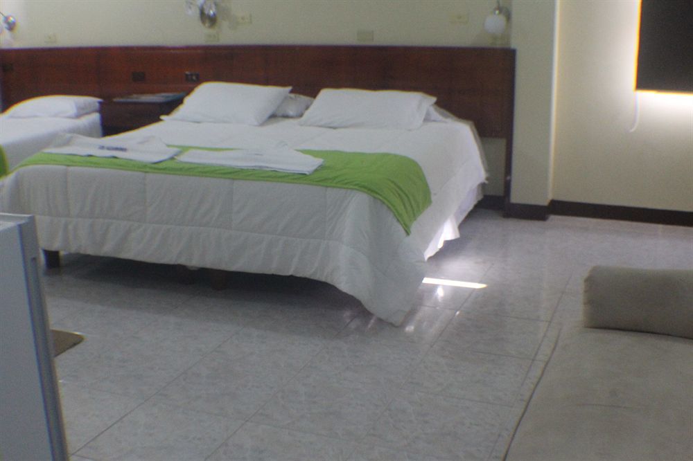 Hotel Los Algarrobos Пуэрто-Бакерисо-Морено Экстерьер фото