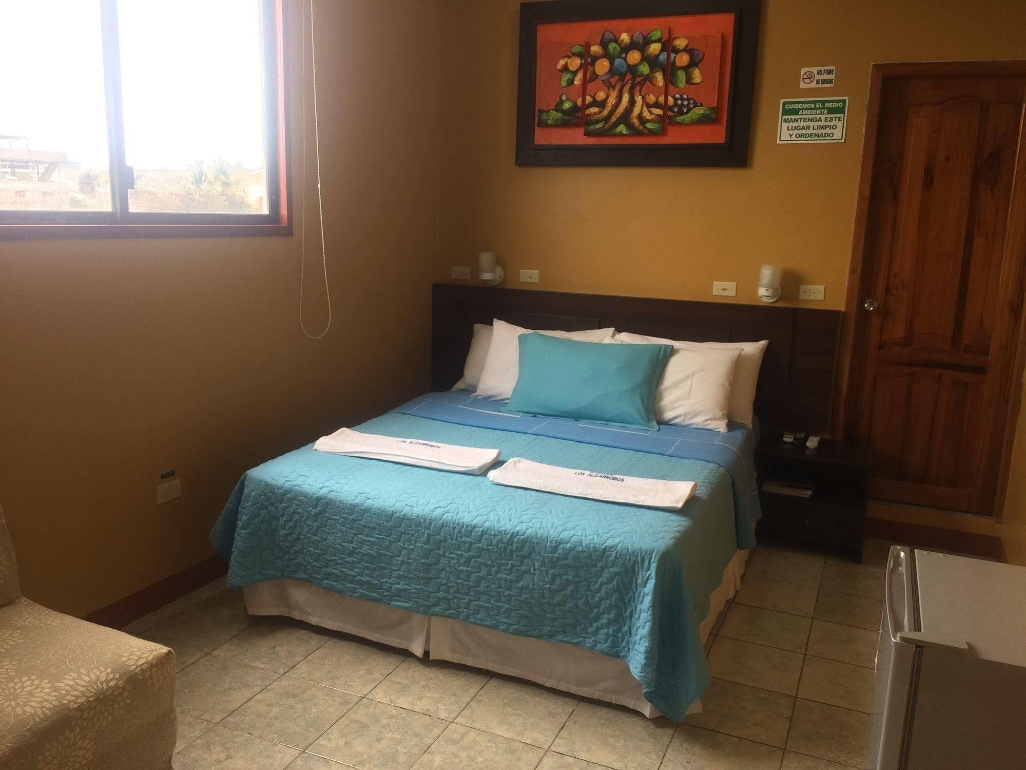 Hotel Los Algarrobos Пуэрто-Бакерисо-Морено Экстерьер фото