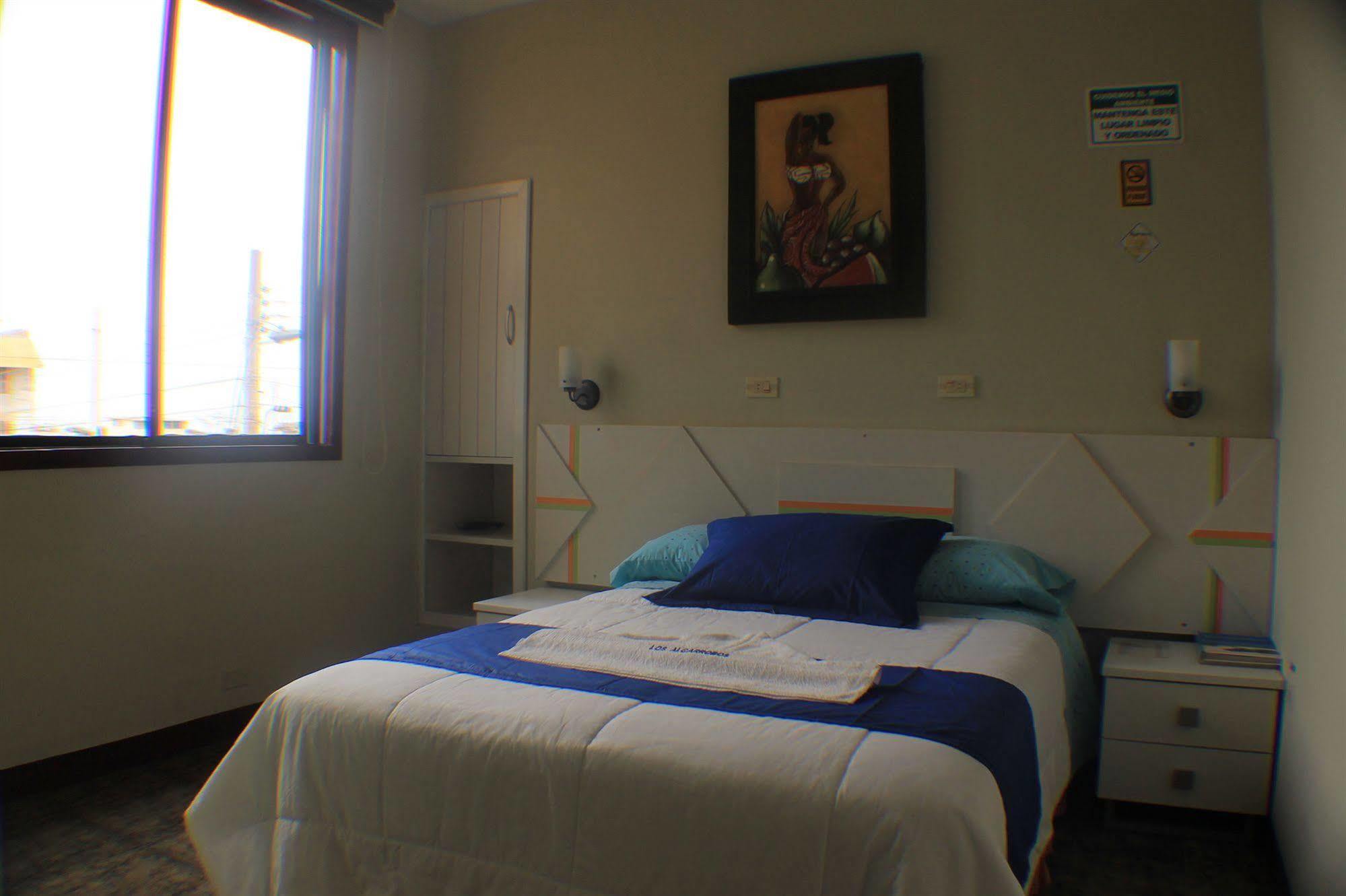 Hotel Los Algarrobos Пуэрто-Бакерисо-Морено Экстерьер фото