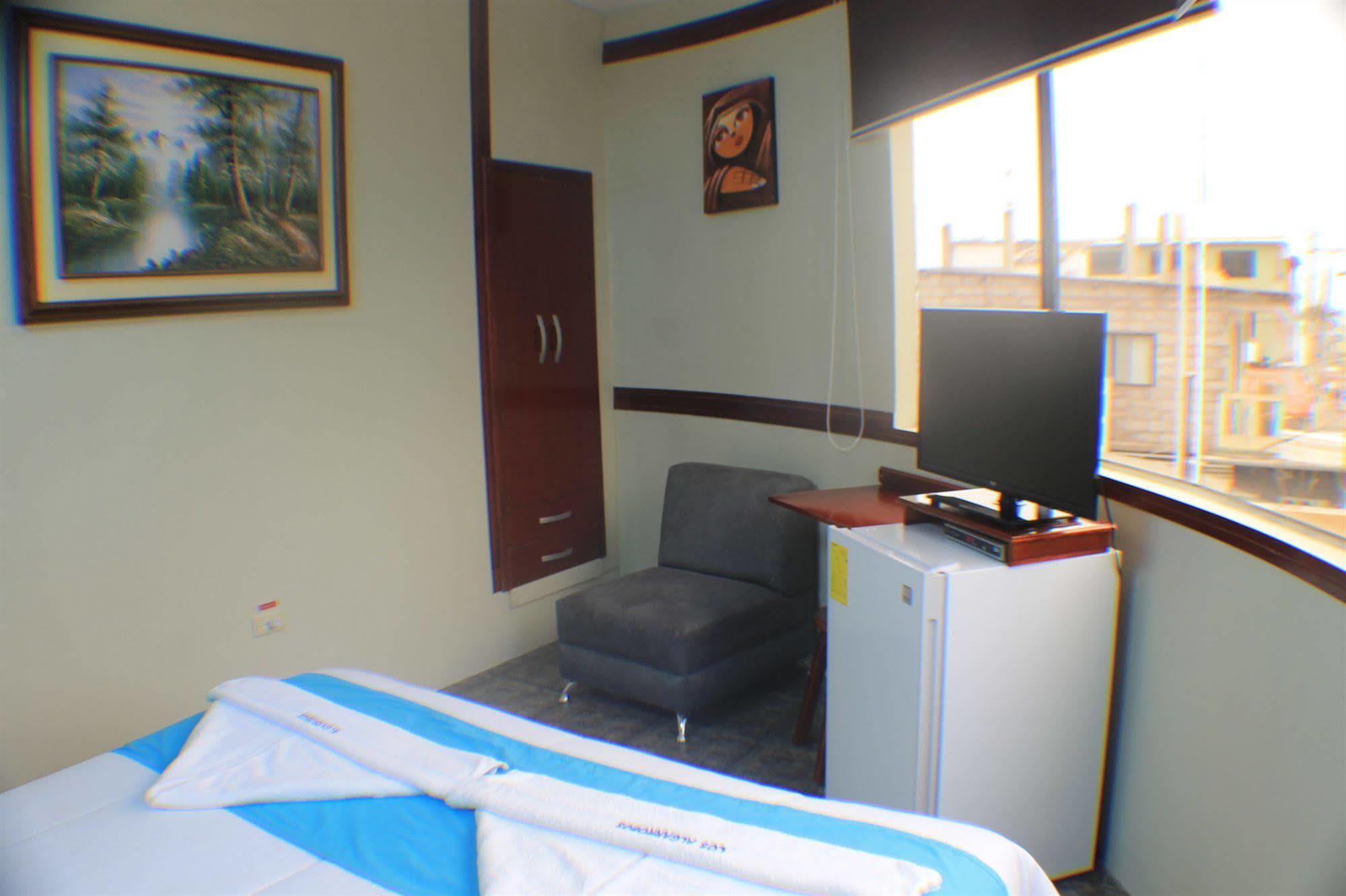 Hotel Los Algarrobos Пуэрто-Бакерисо-Морено Экстерьер фото
