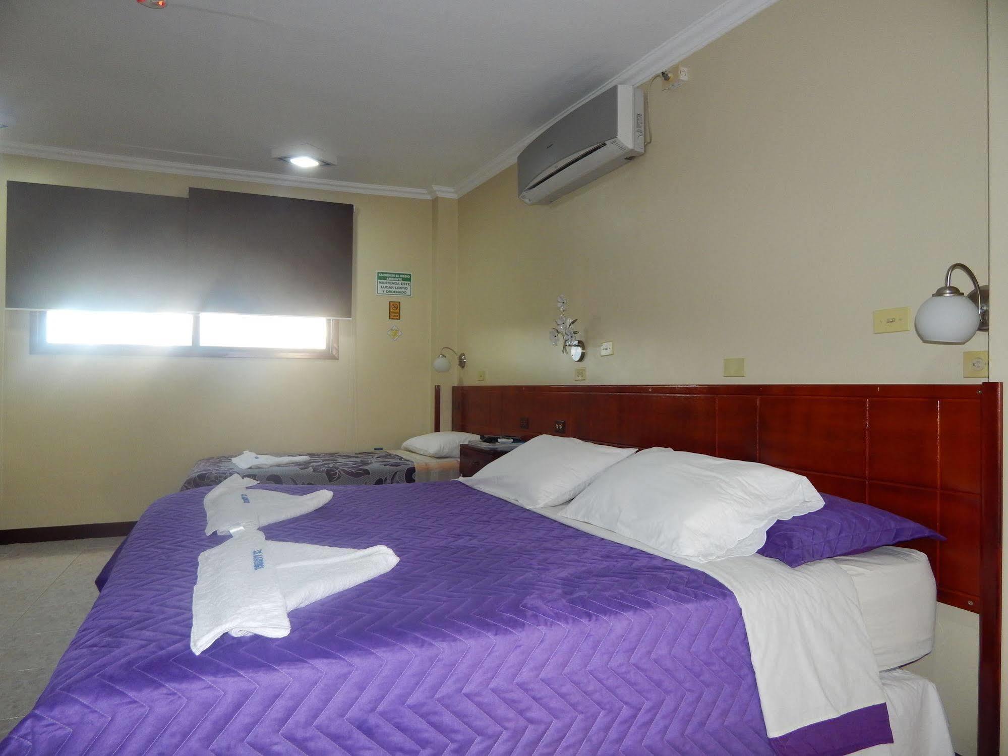 Hotel Los Algarrobos Пуэрто-Бакерисо-Морено Экстерьер фото