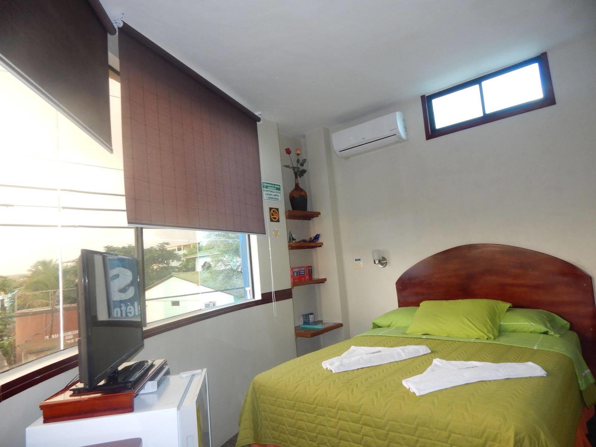 Hotel Los Algarrobos Пуэрто-Бакерисо-Морено Экстерьер фото