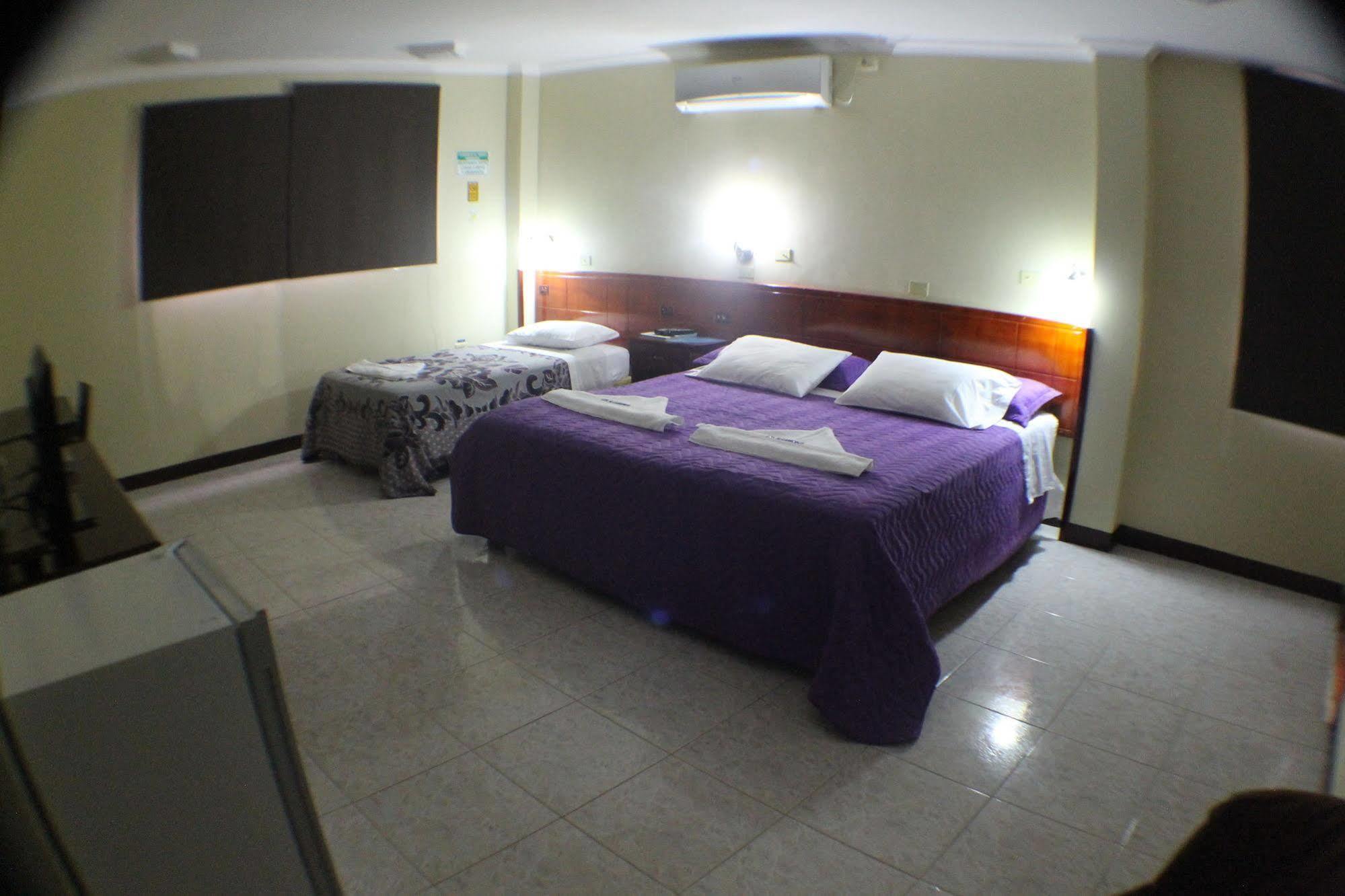 Hotel Los Algarrobos Пуэрто-Бакерисо-Морено Экстерьер фото